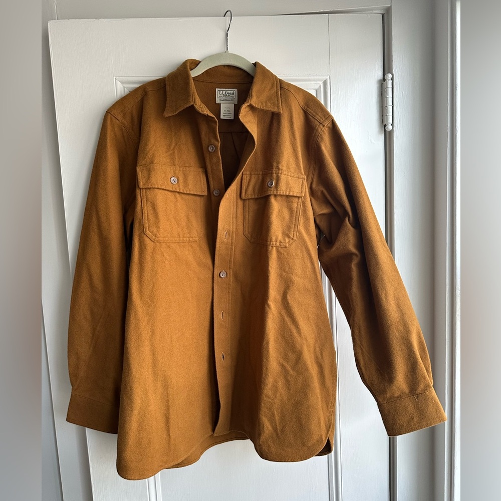 LL Bean Men's Chamois Shirt, Traditional Fit size M in a lovely mustard color
